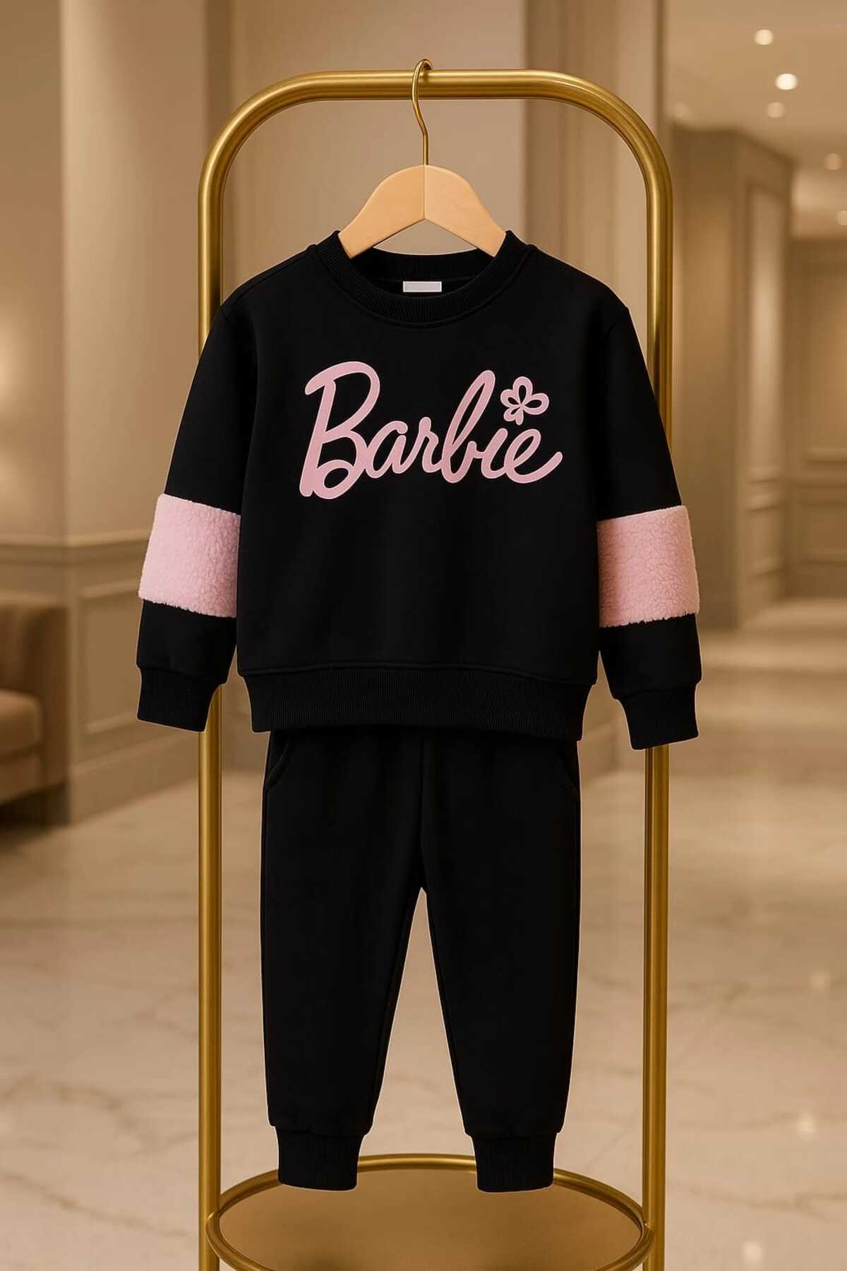 Peluş Detaylı Barbie Baskılı Kız Çocuk Eşofman Takımı