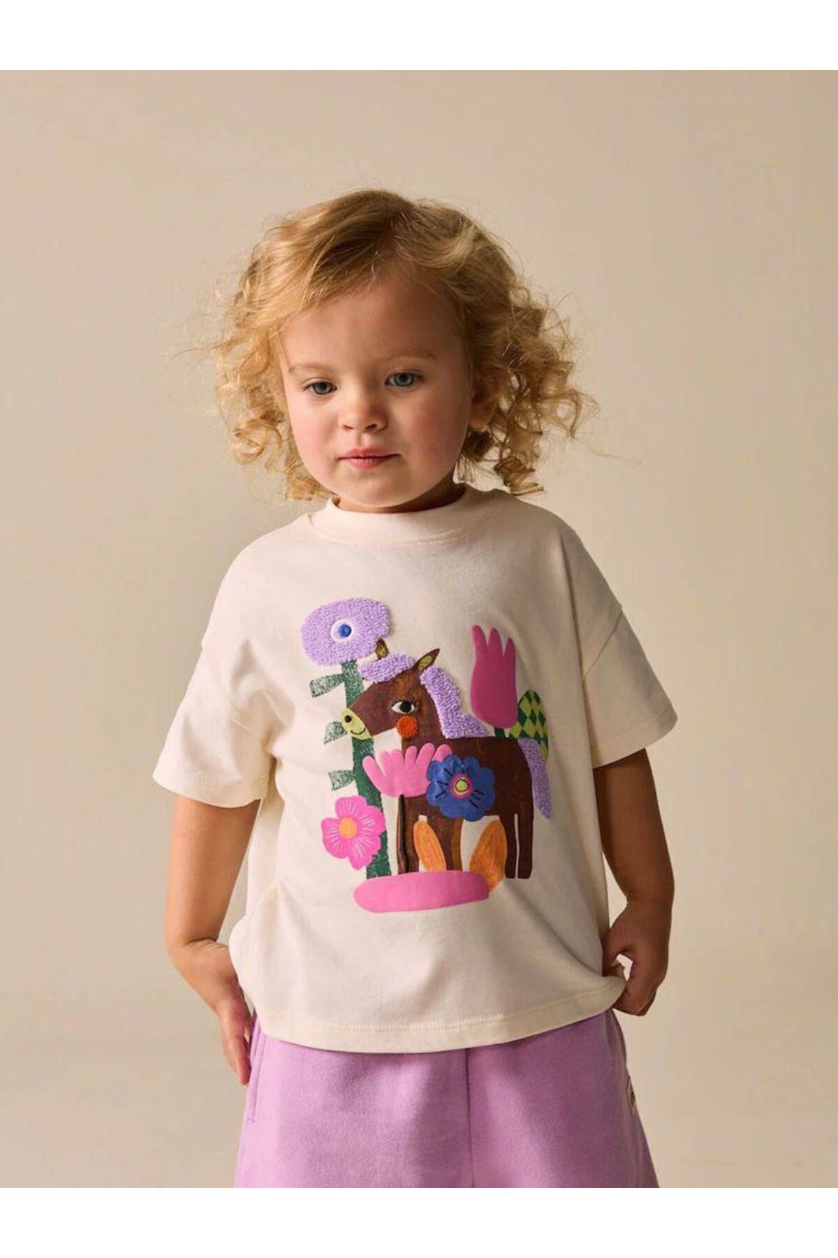 Kız Çocuk Pamuklu Süzene Detaylı Baskılı T-Shirt Geniş Paçalı Eşofman Takım