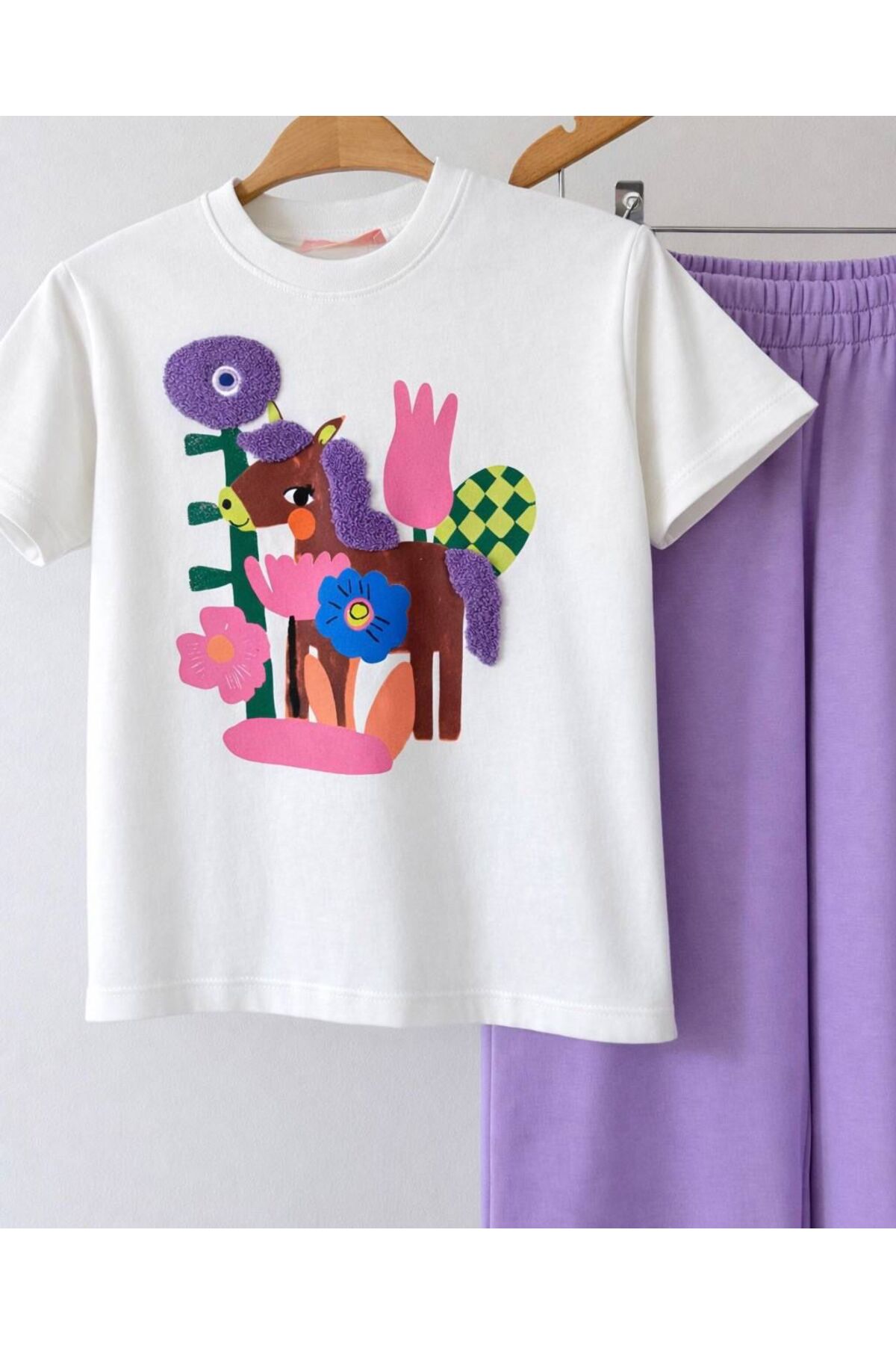Kız Çocuk Pamuklu Süzene Detaylı Baskılı T-Shirt Geniş Paçalı Eşofman Takım