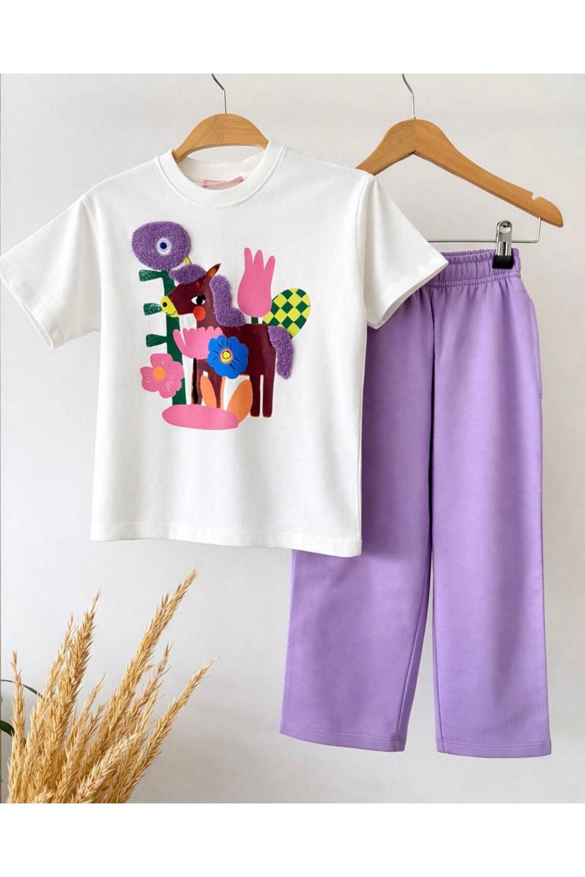 Kız Çocuk Pamuklu Süzene Detaylı Baskılı T-Shirt Geniş Paçalı Eşofman Takım
